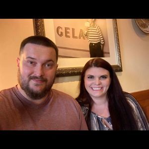 Meet your Posher, Demi